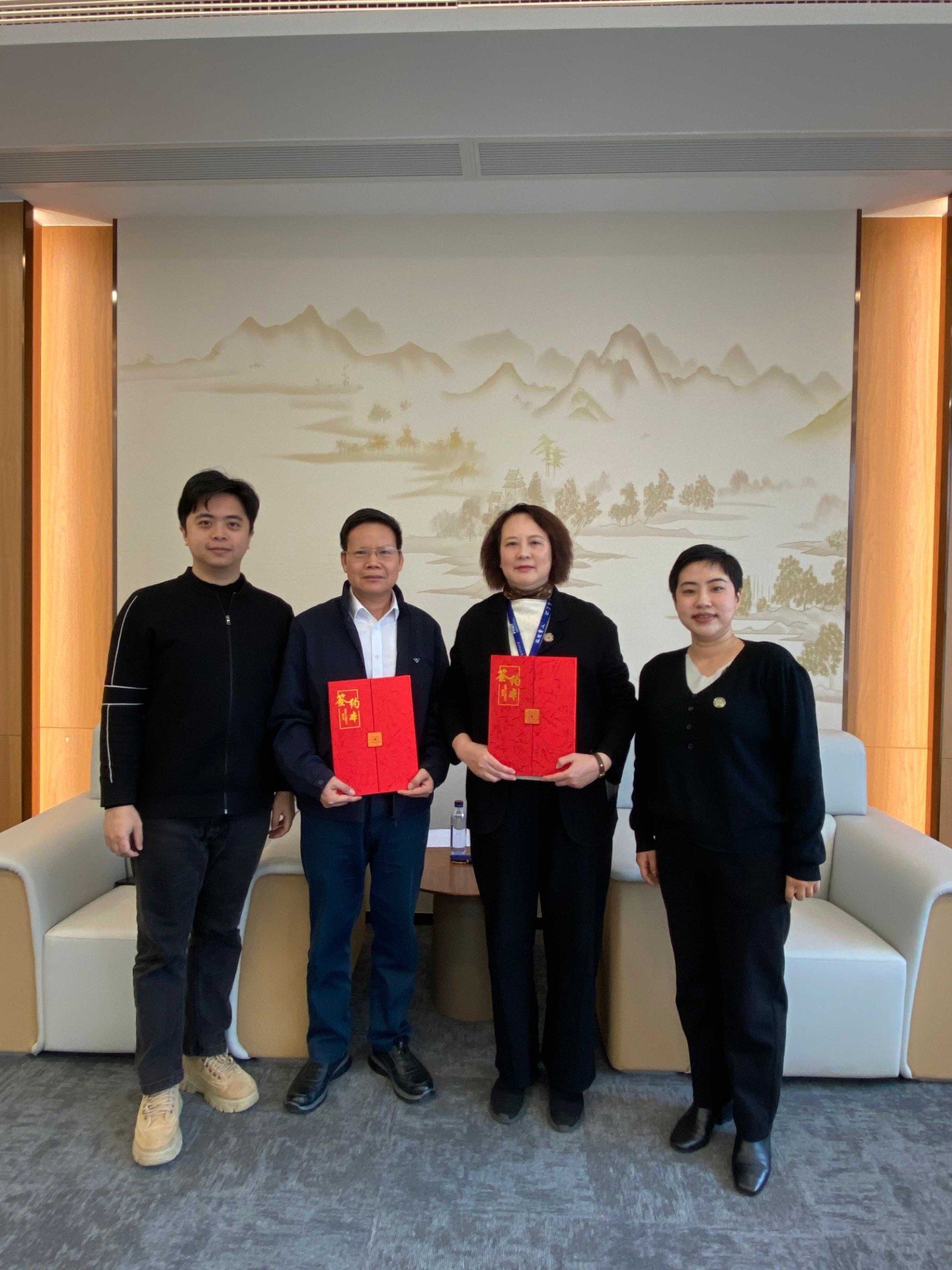 共拓清真国际产业新赛道-广西振华与福耀科技大学签署战略协议